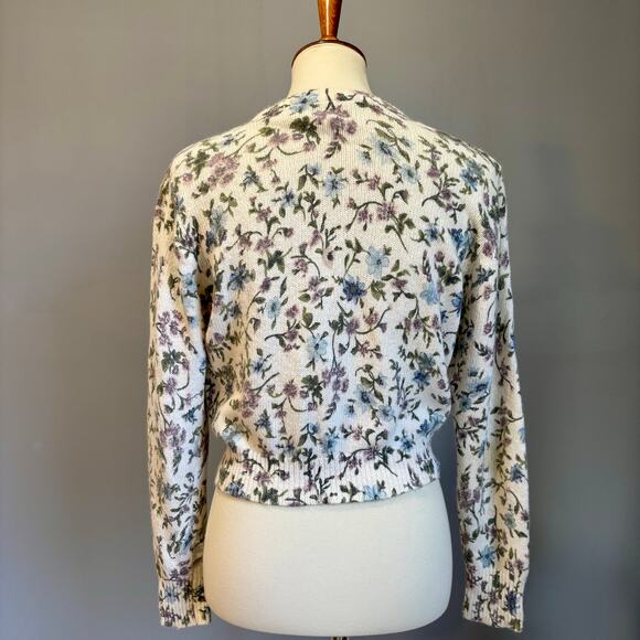 Purple White Floral Cardigan Cottagecore GrannyCore w/faux pearl buttons, Size S - Picture 3 of 6